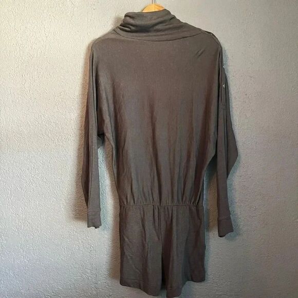 BCBGMAXAZRIA Womens Long Sleeve Stretch Romper Cowl Neck Size XS Oversized - Picture 4 of 4